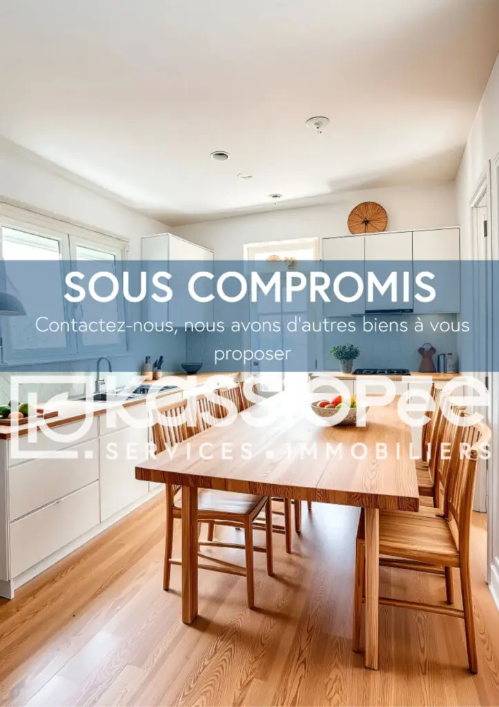 Maison 5 pièces de 98 m² à Saint‑Brieuc, terrain de 318 m², garage, séjour parqueté, véranda exposition Sud-Ouest, possibilité d’aménagement à l’étage.