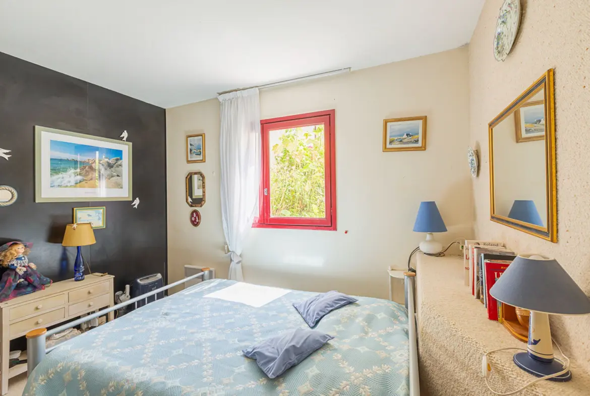 Duplex 5 pièces de 129 m² à Plérin, proche plage, avec jardin, garage, parking et cheminée.