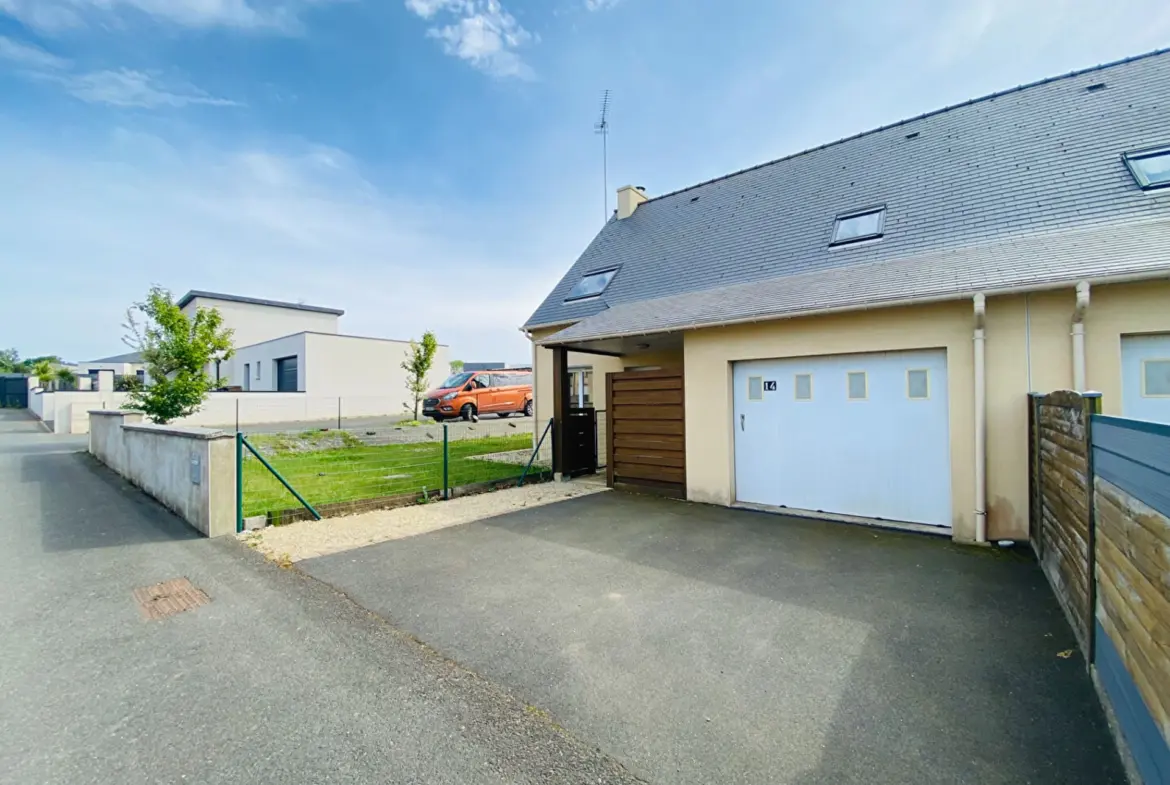Maison contemporaine 5 pièces de 90 m² à Pledran, terrain 361 m², garage, terrasse sud, proche commodités.