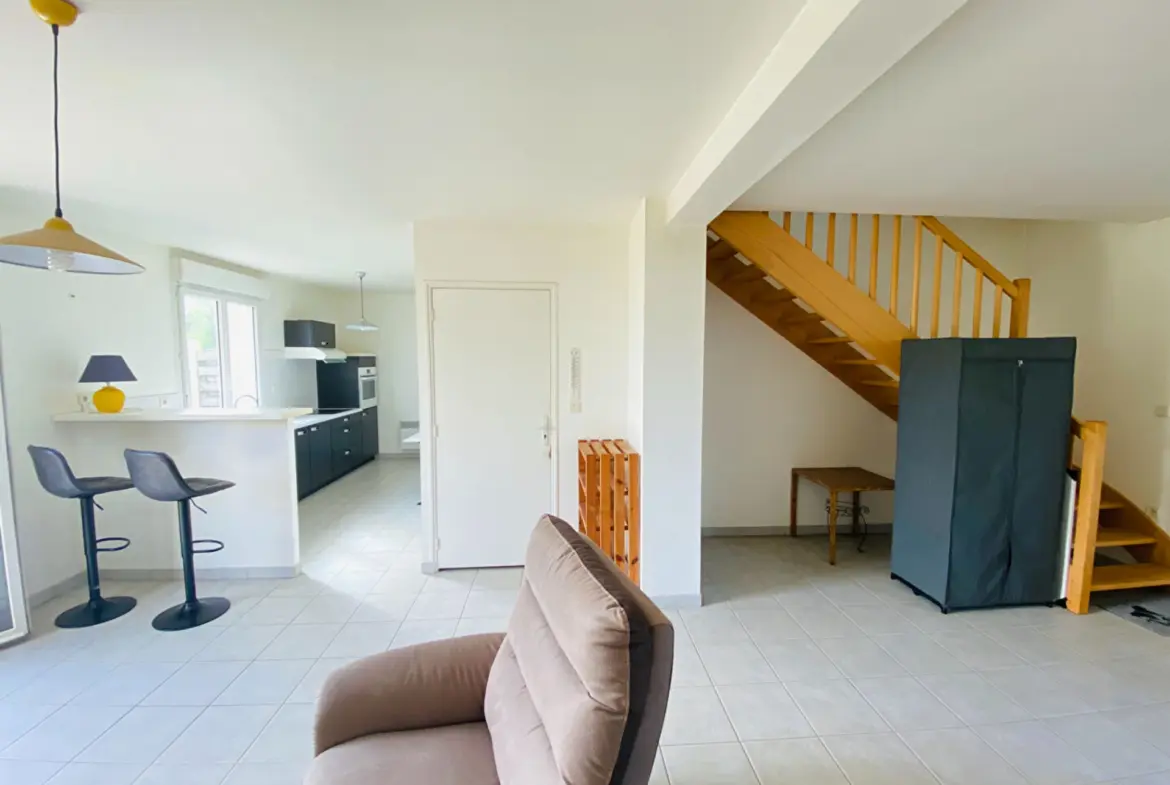Maison contemporaine 5 pièces de 90 m² à Pledran, terrain 361 m², garage, terrasse sud, proche commodités.
