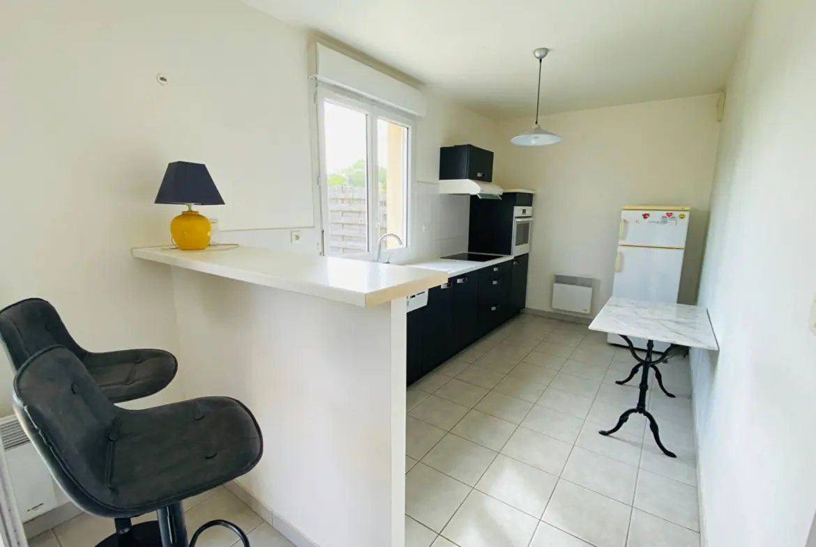 Maison contemporaine 5 pièces de 90 m² à Pledran, terrain 361 m², garage, terrasse sud, proche commodités.