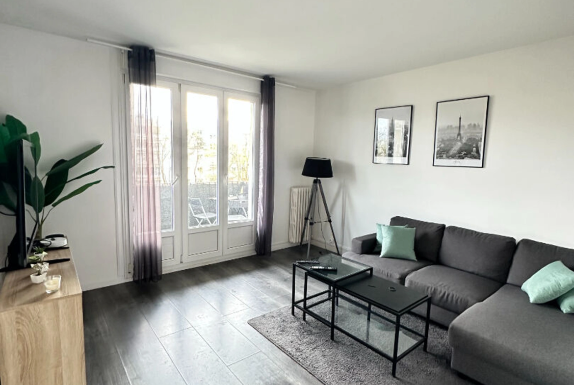 Appartement 4 pièces de 68 m² à Saint‑Brieuc, balcon, trois chambres, cave, parking collectif, idéal investissement.