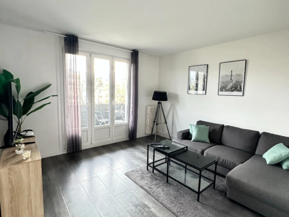 Appartement 4 pièces de 68 m² à Saint‑Brieuc, balcon, trois chambres, cave, parking collectif, idéal investissement.