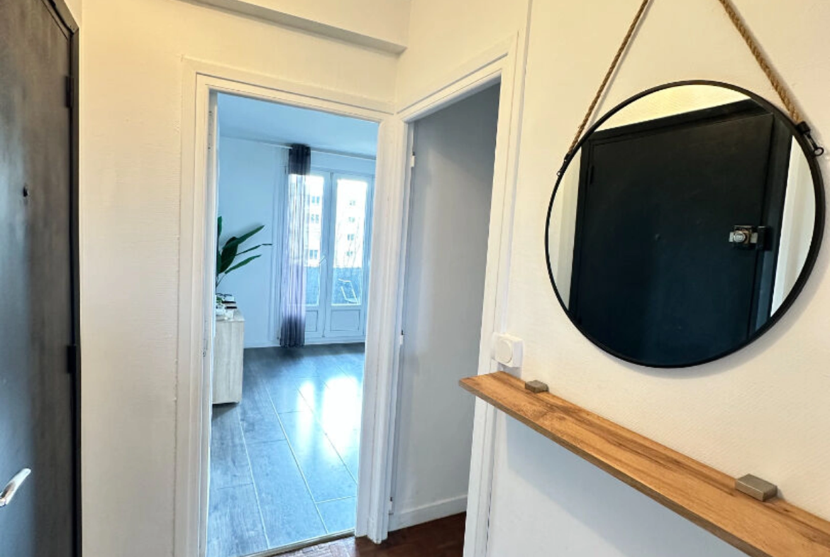 Appartement 4 pièces de 68 m² à Saint‑Brieuc, balcon, trois chambres, cave, parking collectif, idéal investissement.
