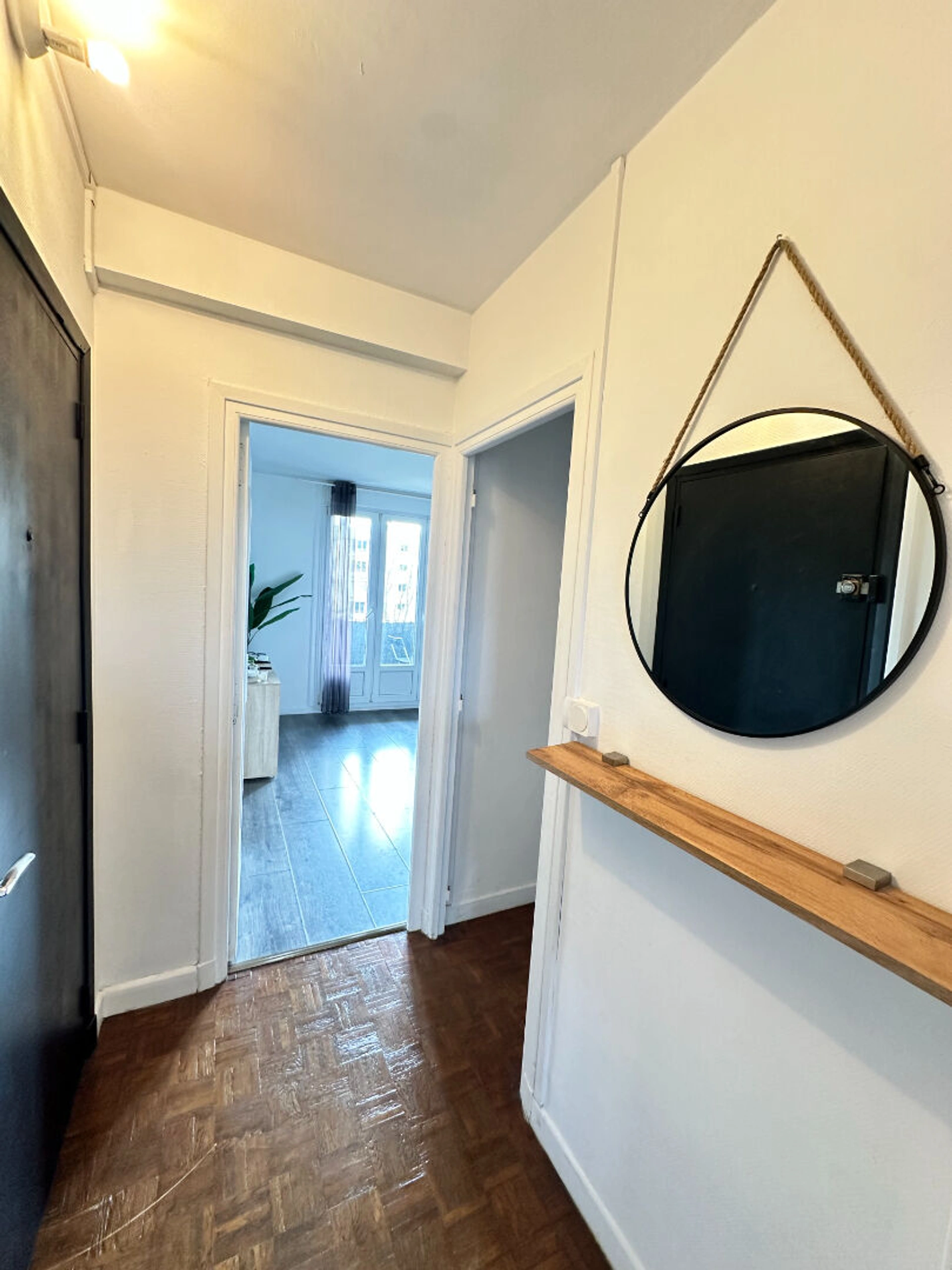 Appartement 4 pièces de 68 m² à Saint‑Brieuc, balcon, trois chambres, cave, parking collectif, idéal investissement.