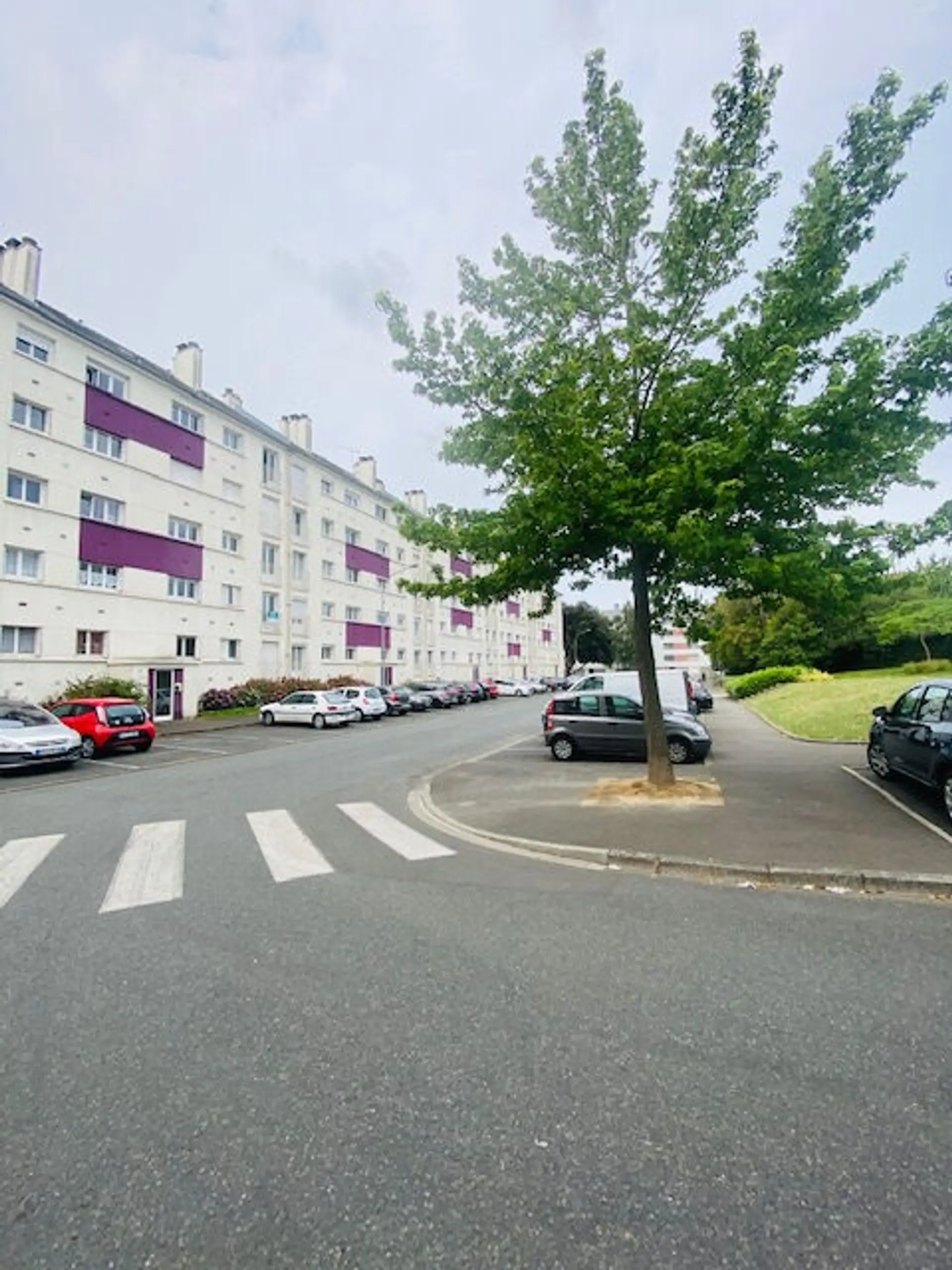 Appartement 4 pièces de 68 m² à Saint‑Brieuc, balcon, trois chambres, cave, parking collectif, idéal investissement.