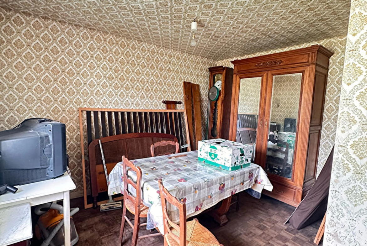 Longère en pierre de 159 m² à Saint‑Brieuc avec garage‑atelier, jardin de 483 m² et appartement secondaire.