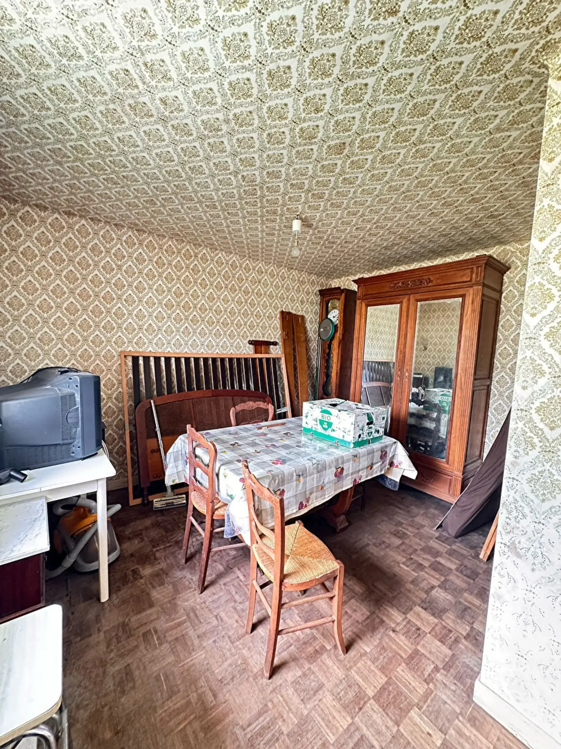 Longère en pierre de 159 m² à Saint‑Brieuc avec garage‑atelier, jardin de 483 m² et appartement secondaire.