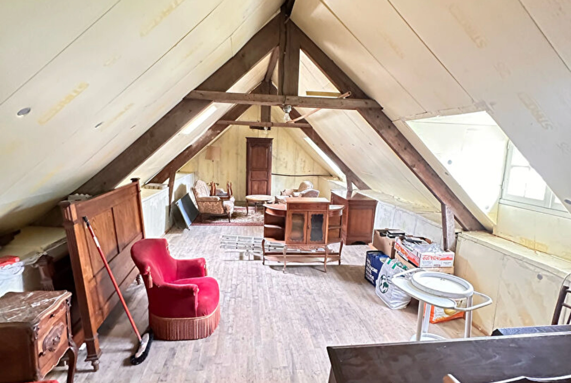 Longère en pierre de 159 m² à Saint‑Brieuc avec garage‑atelier, jardin de 483 m² et appartement secondaire.