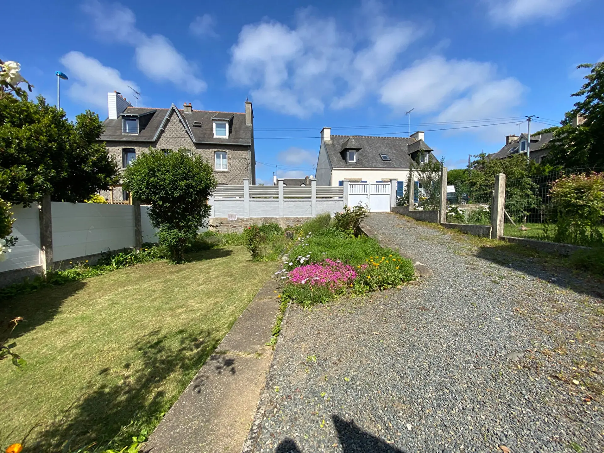 Maison 3 pièces 57 m² à Saint‑Brieuc – Quartier Robien, avec jardin constructible, garage et deux chambres.
