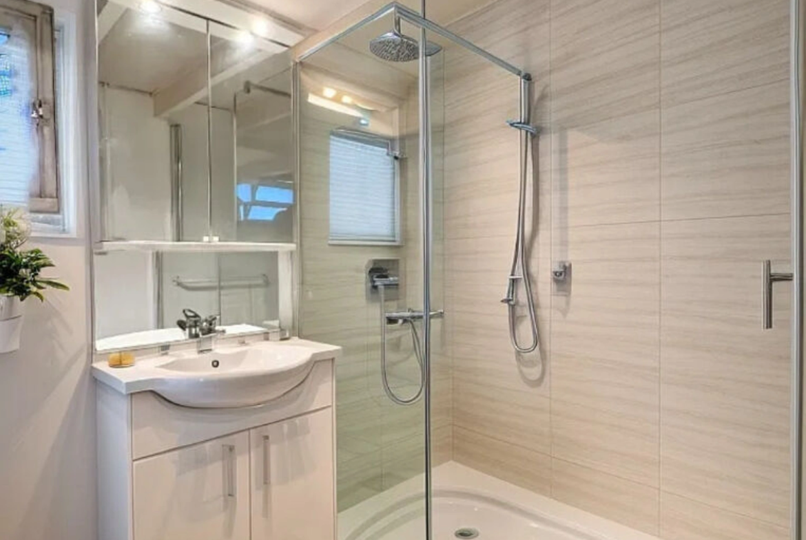 Maison 3 pièces 57 m² à Saint‑Brieuc – Quartier Robien, avec jardin constructible, garage et deux chambres.