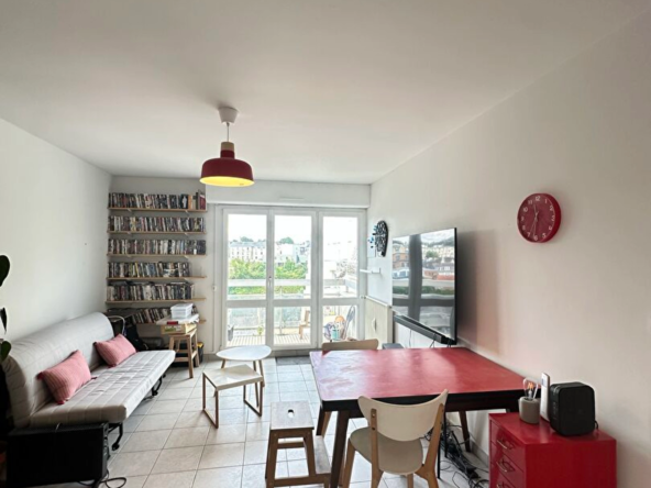 Appartement 2 pièces de 43 m² à Saint-Brieuc, quartier Saint-Michel, avec ascenseur, cave et vue dégagée.
