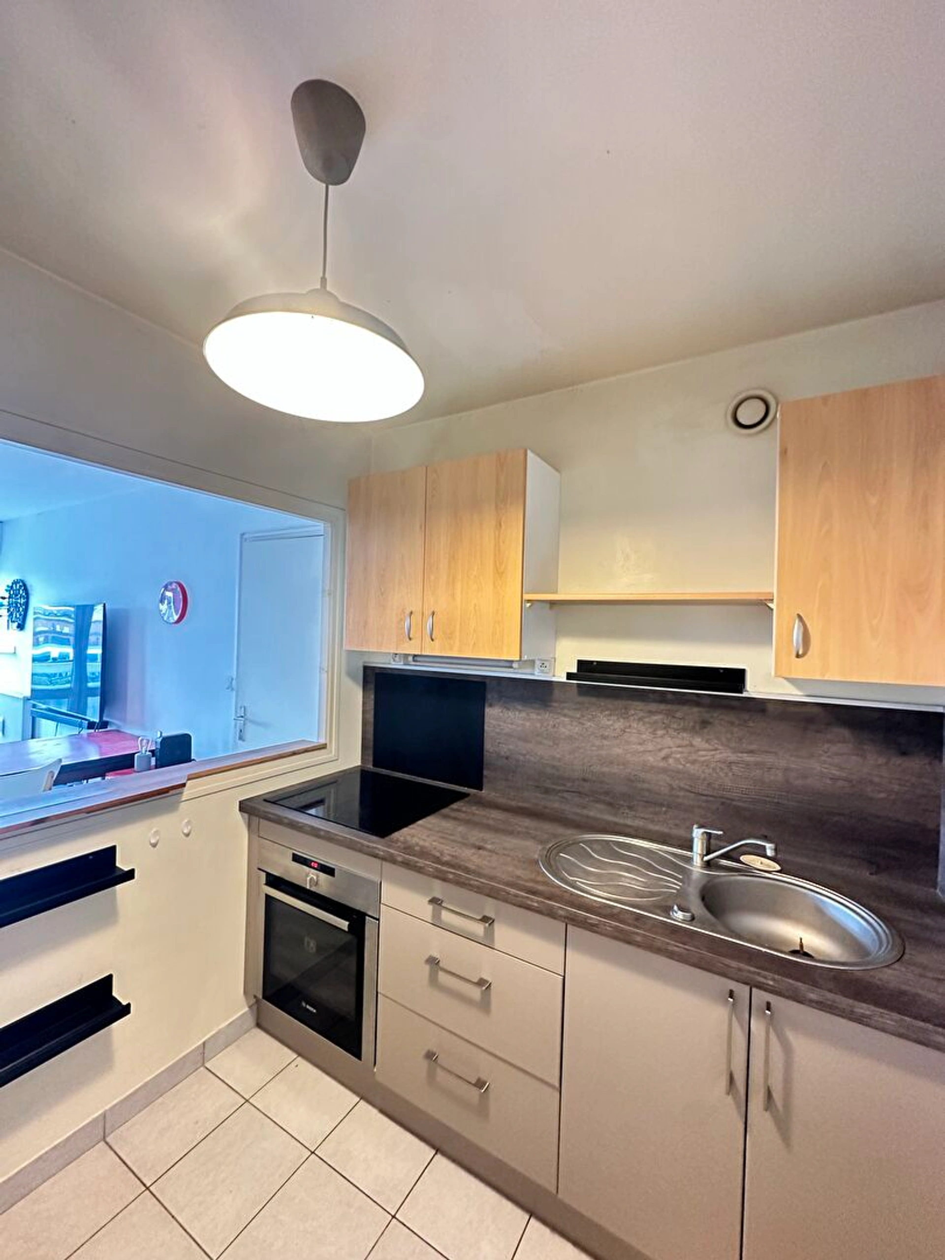 Appartement 2 pièces de 43 m² à Saint-Brieuc, quartier Saint-Michel, avec ascenseur, cave et vue dégagée.