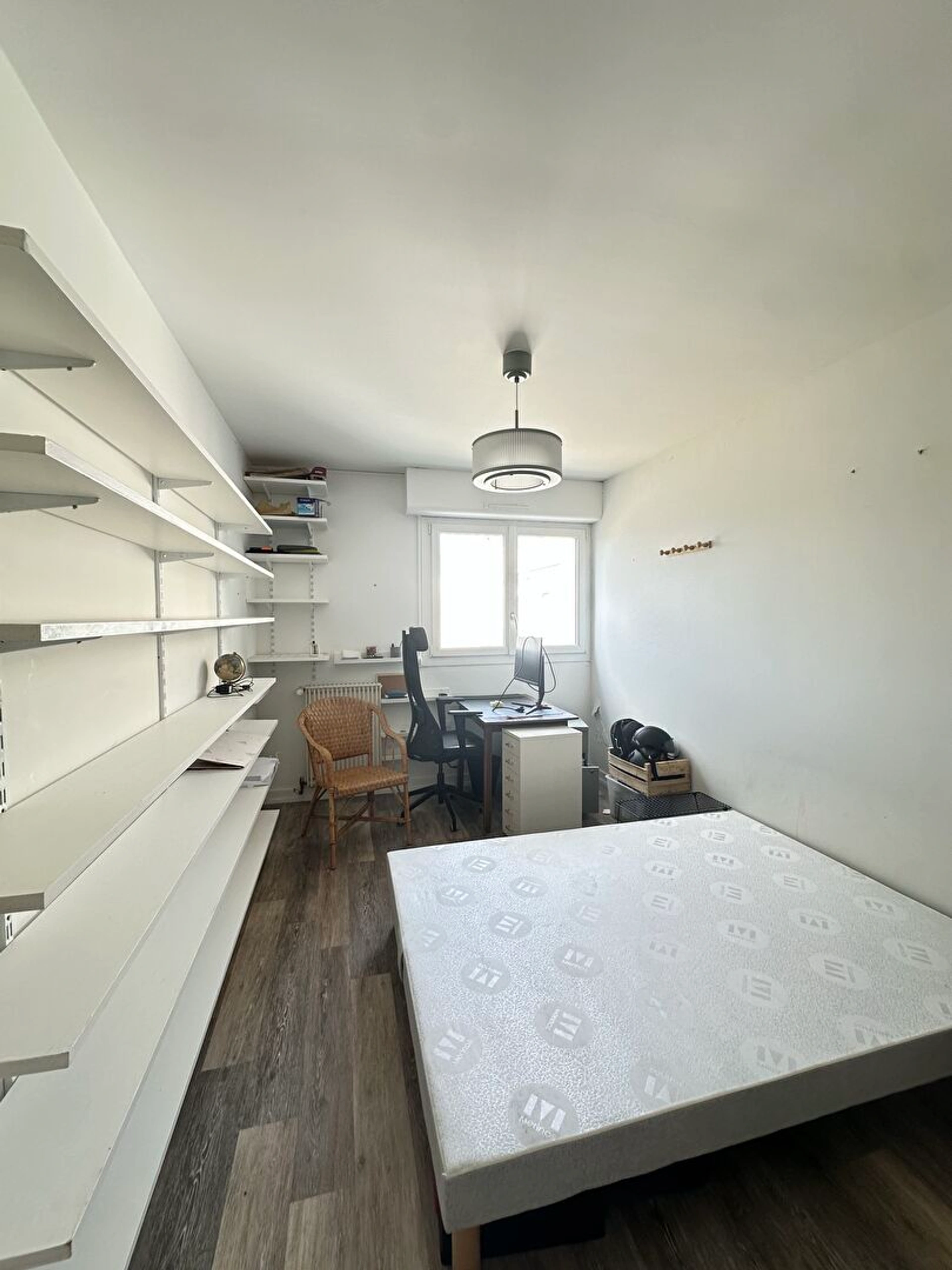 Appartement 2 pièces de 43 m² à Saint-Brieuc, quartier Saint-Michel, avec ascenseur, cave et vue dégagée.