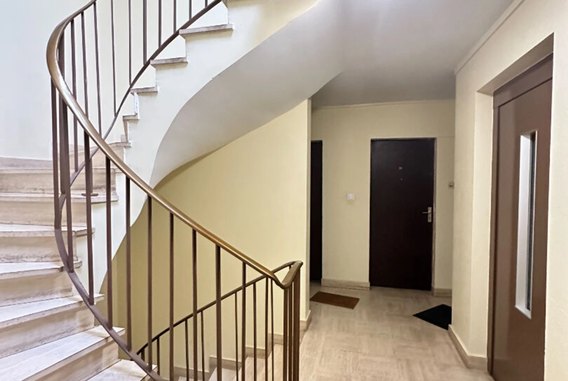 Appartement 2 pièces de 43 m² à Saint-Brieuc, quartier Saint-Michel, avec ascenseur, cave et vue dégagée.