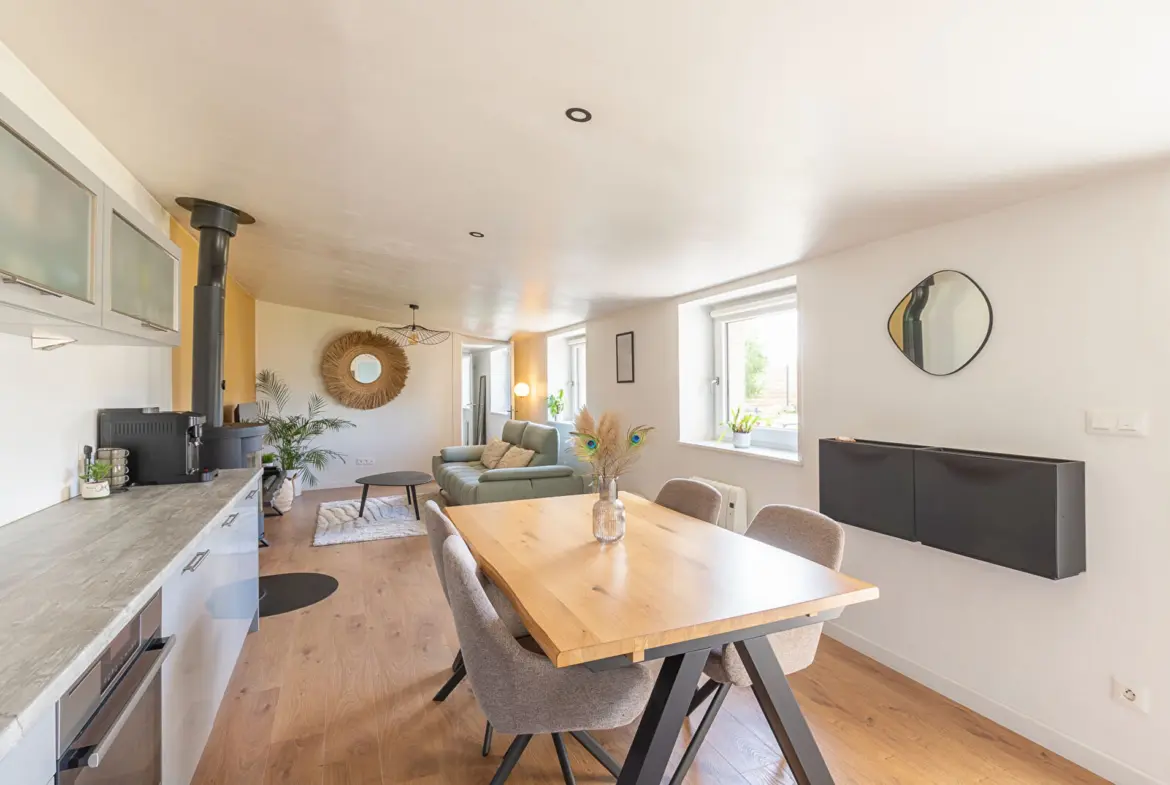Maison plain‑pied 4 pièces de 91 m² à Pommeret avec garage et terrain 406 m², poêle à bois, au calme en impasse.