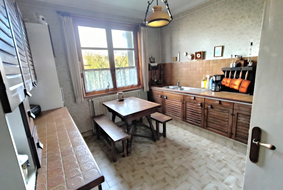 Maison semi mitoyenne avec 4 chambres, jardin et garage à Saint Martin Boulogne 