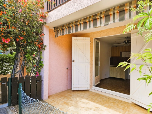 Appartement T1 en rez-de-jardin à Bandol proche plage Eden Roc avec parking inclus