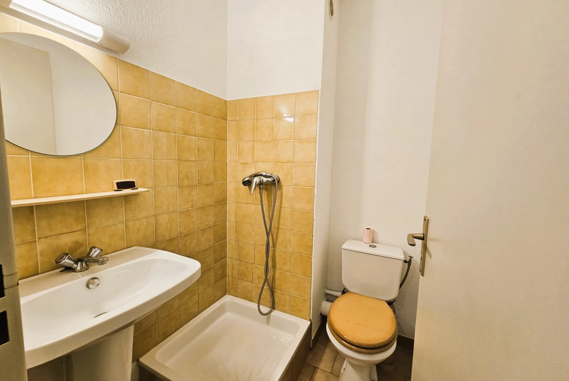 Appartement T1 en rez-de-jardin à Bandol proche plage Eden Roc avec parking inclus 