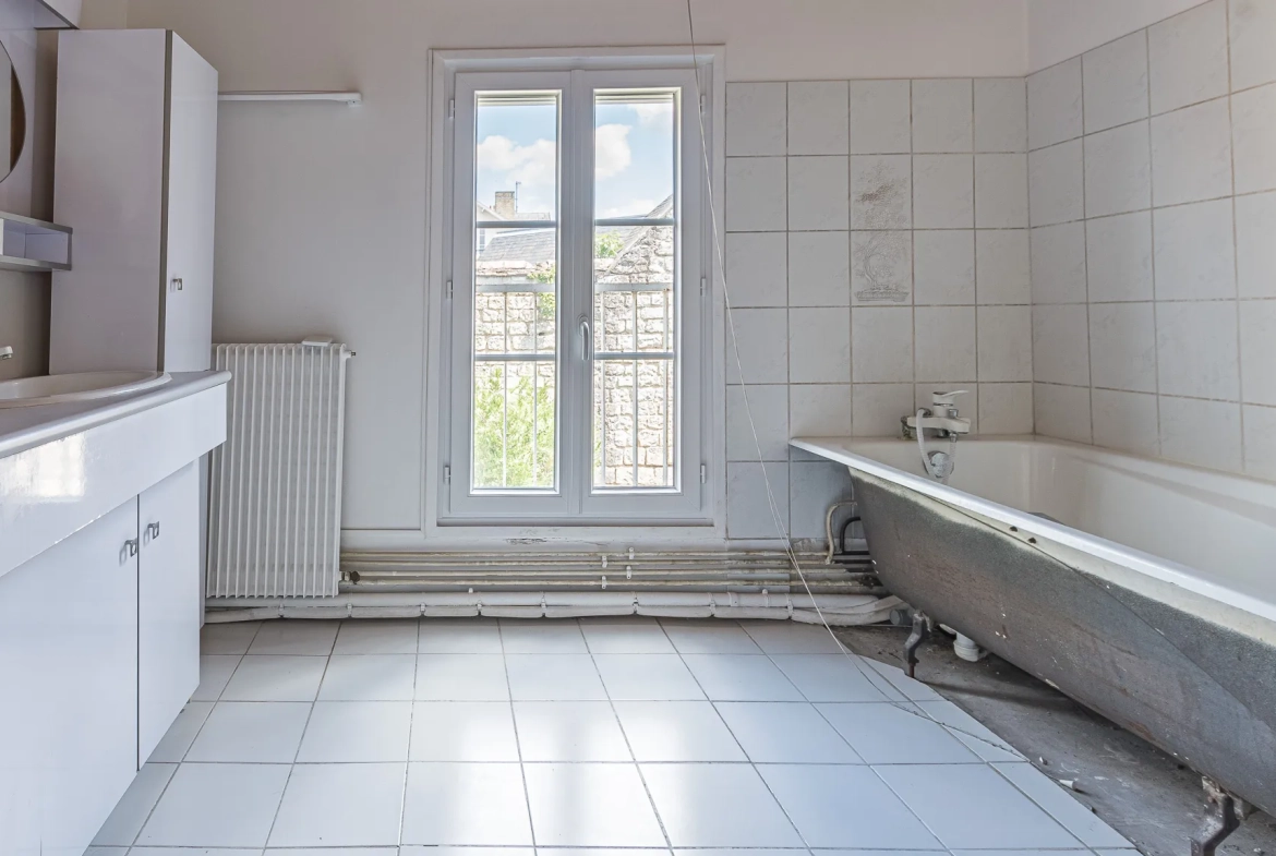 Appartement 2 chambres à vendre à Chantilly, centre-ville, à rénover 