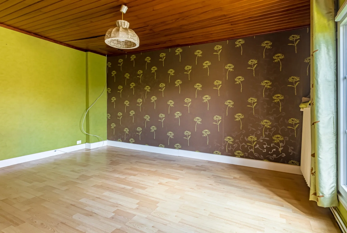 Appartement 2 chambres à vendre à Chantilly, centre-ville, à rénover 