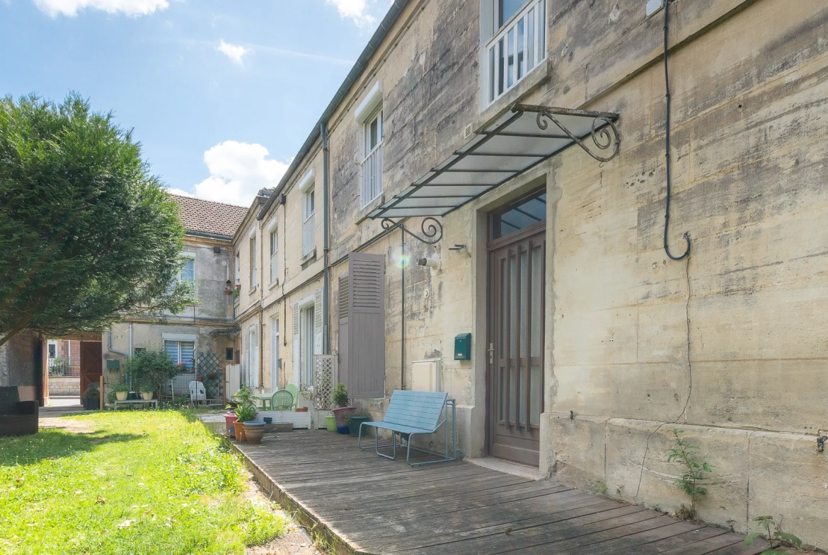 Appartement 2 chambres à vendre à Chantilly, centre-ville, à rénover 