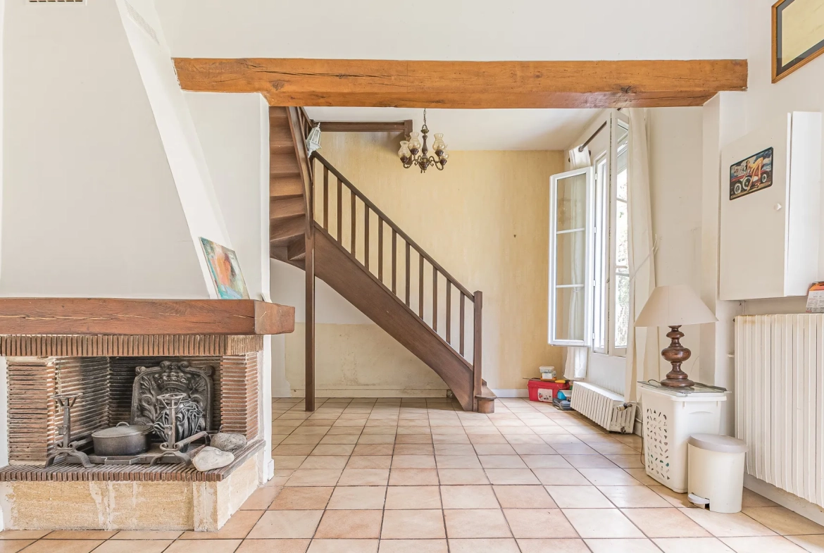 Appartement 2 chambres à vendre à Chantilly, centre-ville, à rénover 