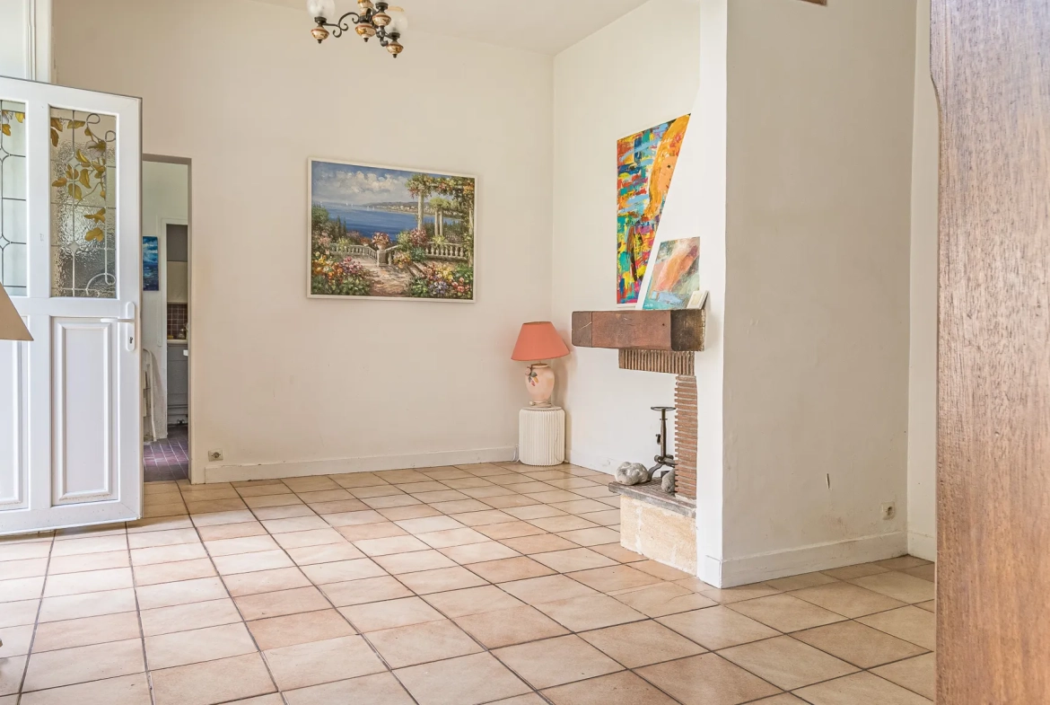 Appartement 2 chambres à vendre à Chantilly, centre-ville, à rénover 