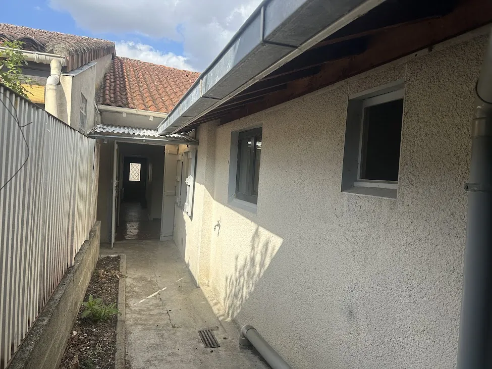Maison mitoyenne en centre-ville de Fleurance, 56 m² avec potentiel d’agrandissement 