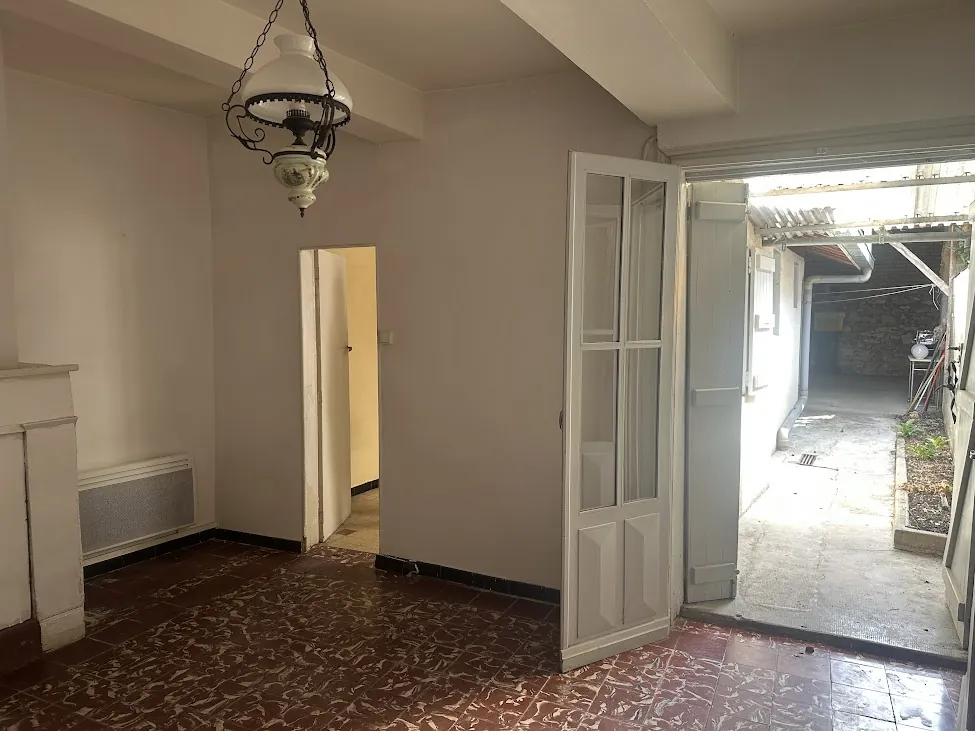 Maison mitoyenne en centre-ville de Fleurance, 56 m² avec potentiel d’agrandissement 