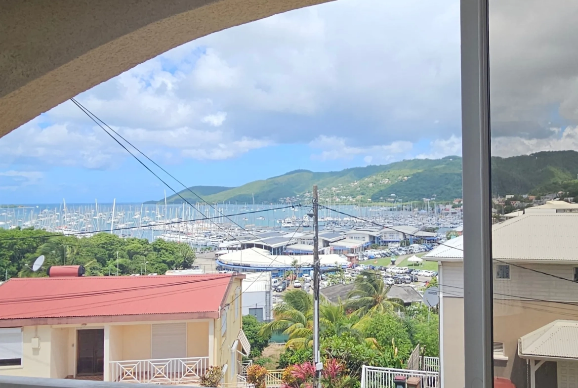Appartement duplex avec vue sur la Marina au Marin - Idéal résidence ou investissement 