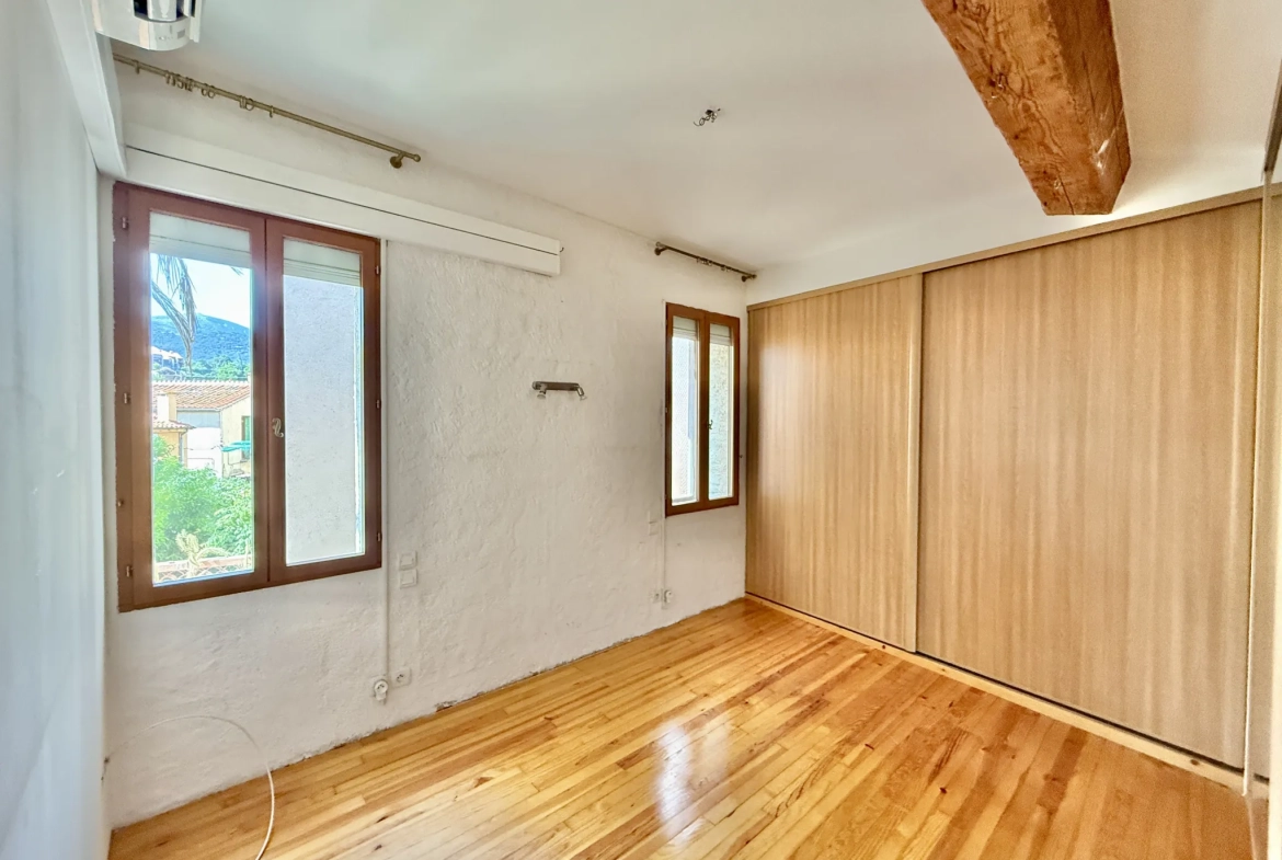 Appartement Duplex de 4 Pièces à Collioure avec Vue sur les Montagnes 