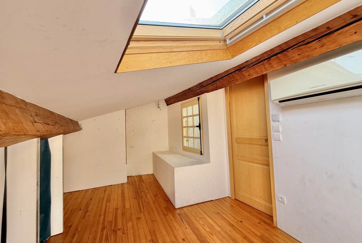 Appartement Duplex de 4 Pièces à Collioure avec Vue sur les Montagnes 