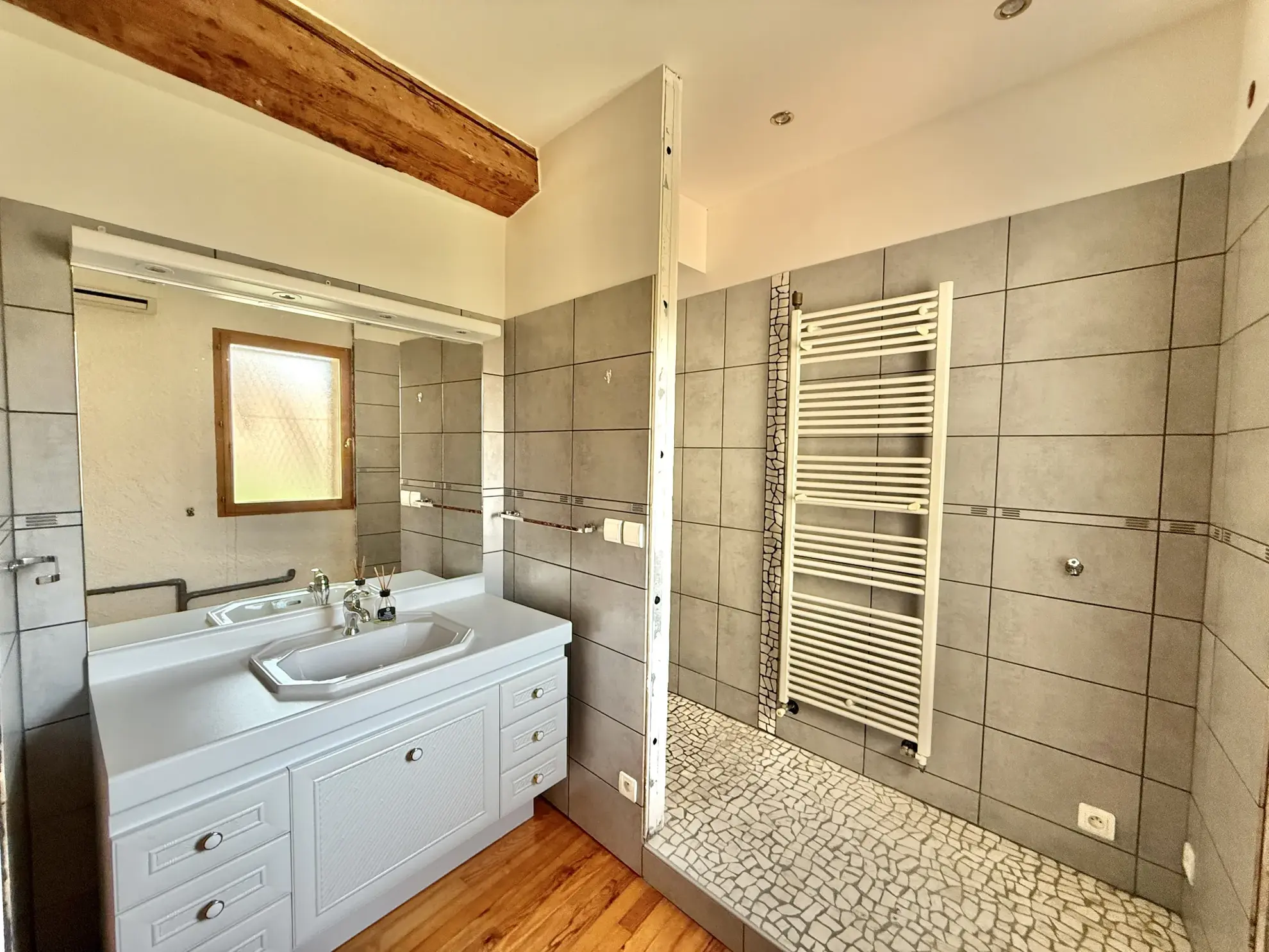 Appartement Duplex de 4 Pièces à Collioure avec Vue sur les Montagnes 