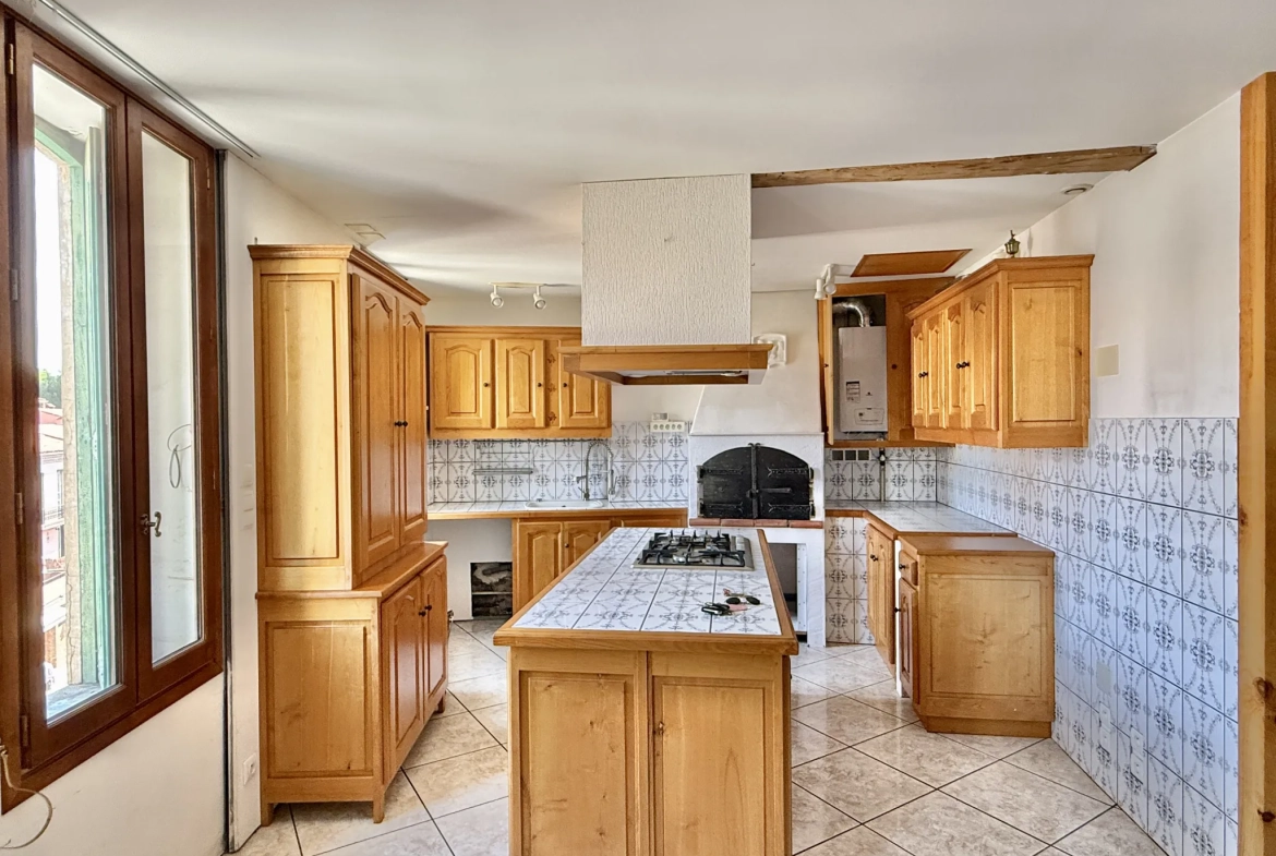 Appartement Duplex de 4 Pièces à Collioure avec Vue sur les Montagnes 