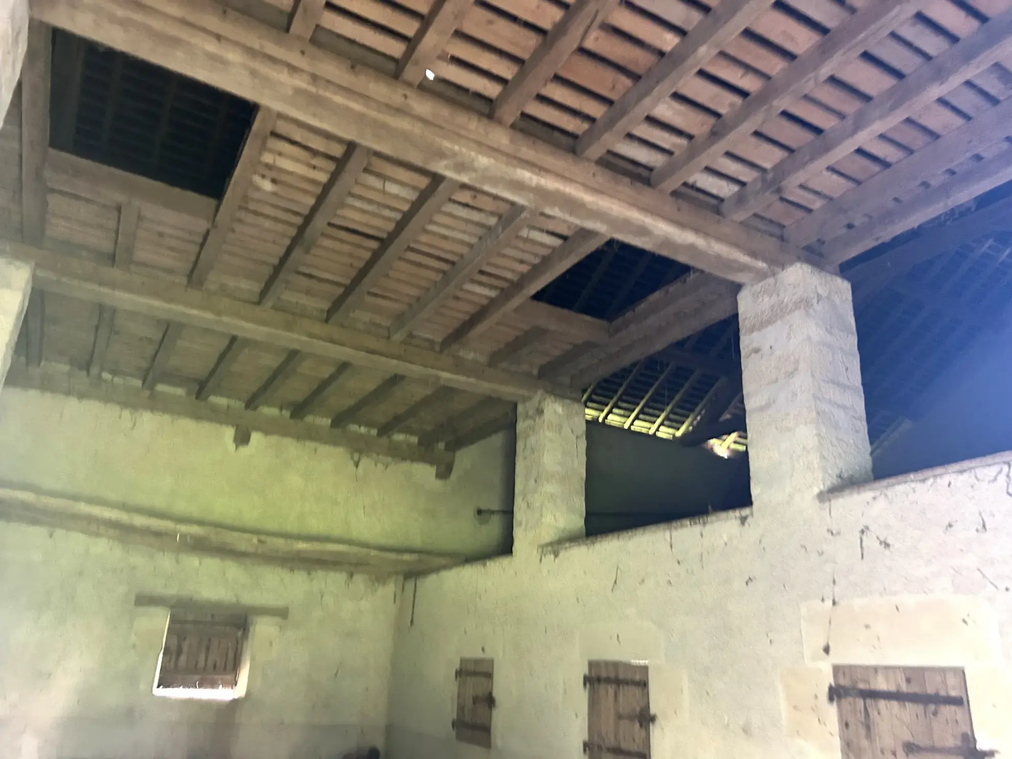 Maison à rénover avec grange et vue imprenable à Lurcy le Bourg 