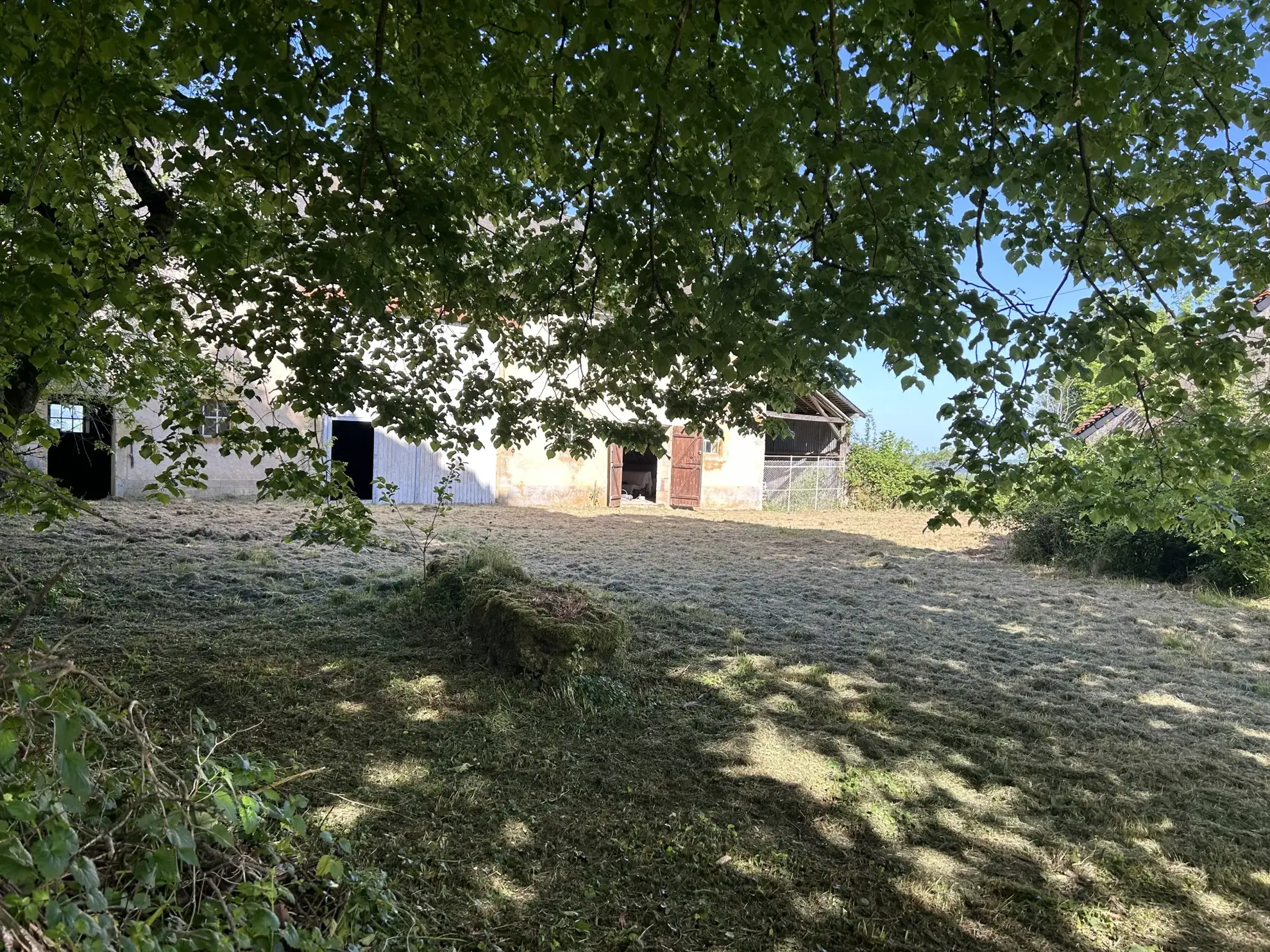 Maison à rénover avec grange et vue imprenable à Lurcy le Bourg 
