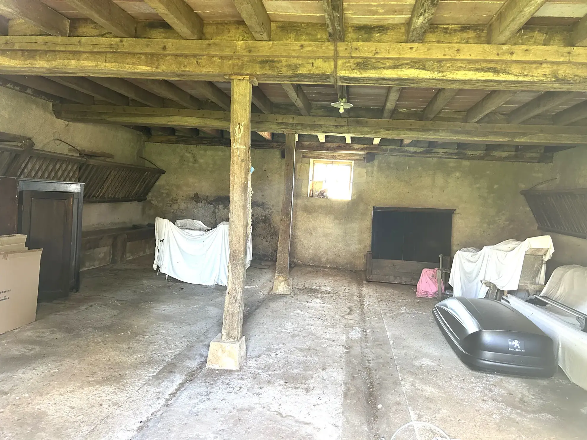Maison à rénover avec grange et vue imprenable à Lurcy le Bourg 