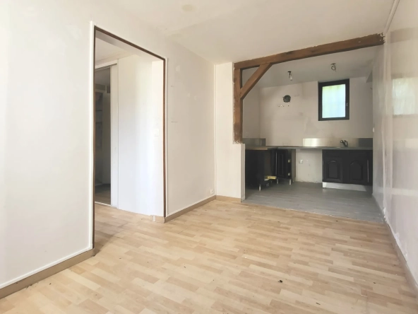Appartement à vendre à Boissy l'Aillerie avec jardin, parking et potentiel de transformation