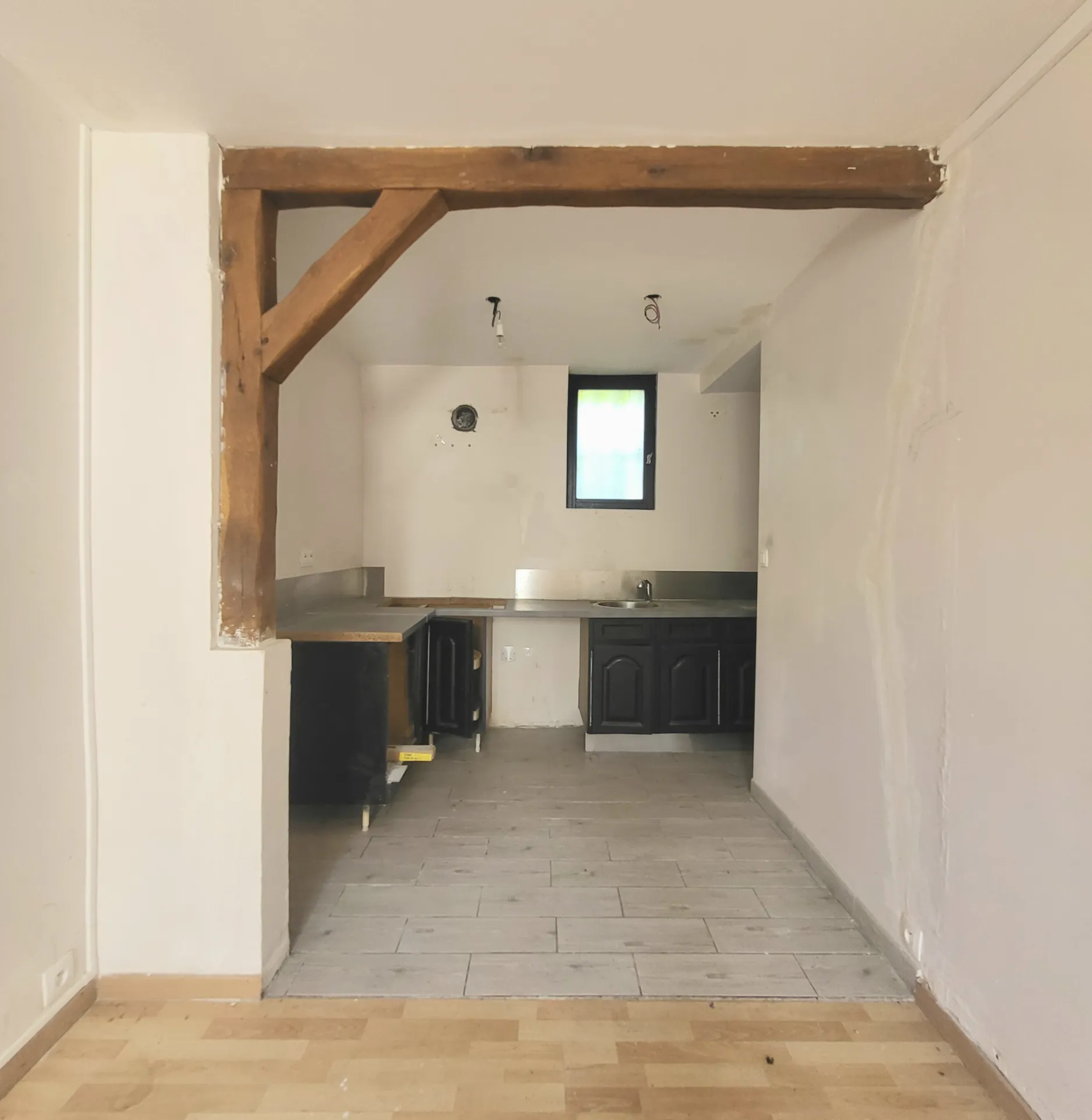 Appartement à vendre à Boissy l'Aillerie avec jardin, parking et potentiel de transformation 