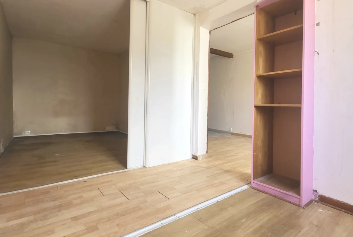 Appartement à vendre à Boissy l'Aillerie avec jardin, parking et potentiel de transformation 