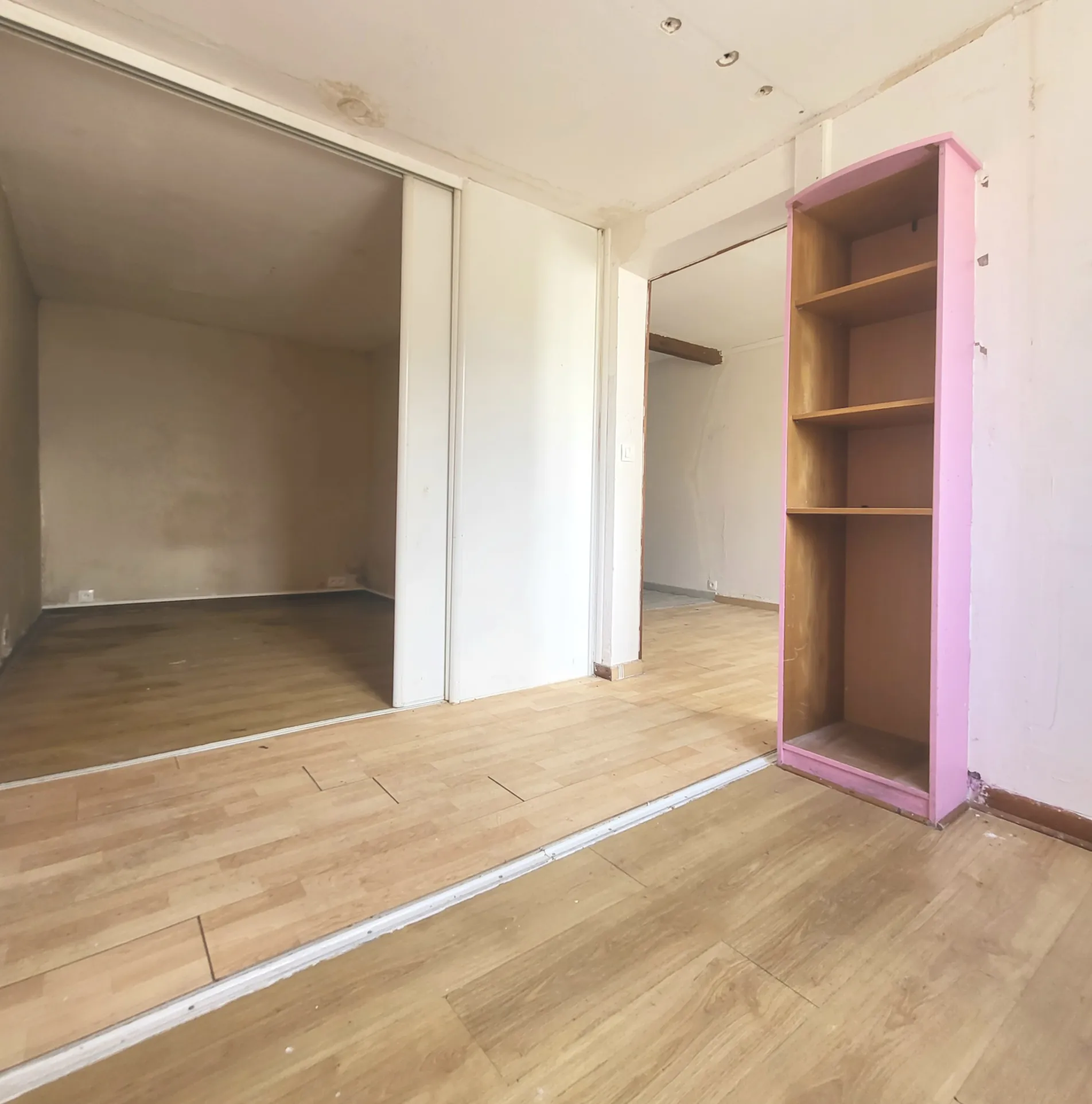 Appartement à vendre à Boissy l'Aillerie avec jardin, parking et potentiel de transformation 
