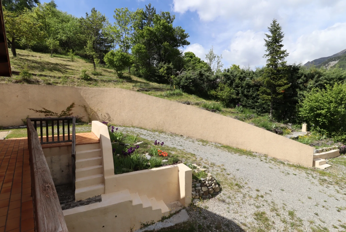 Belle maison de montagne avec jardin à Chaumie, proche stations de ski et sentiers de randonnée 