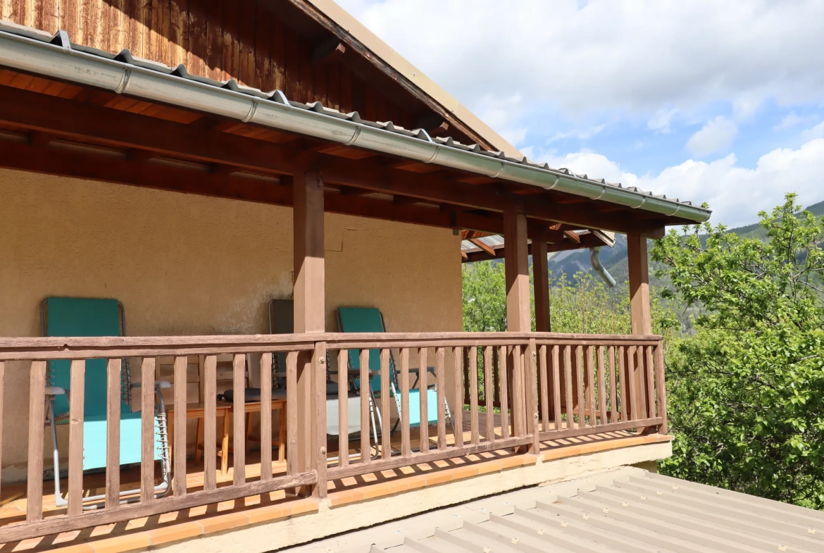 Belle maison de montagne avec jardin à Chaumie, proche stations de ski et sentiers de randonnée 