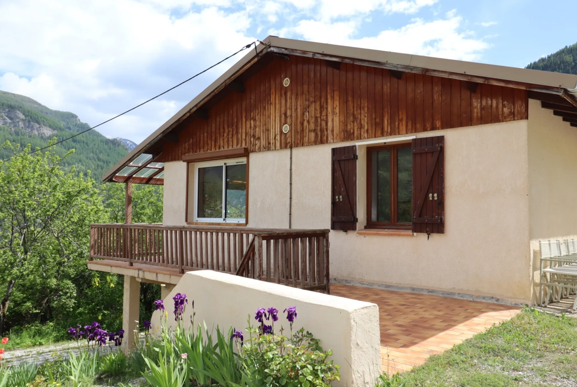 Belle maison de montagne avec jardin à Chaumie, proche stations de ski et sentiers de randonnée 