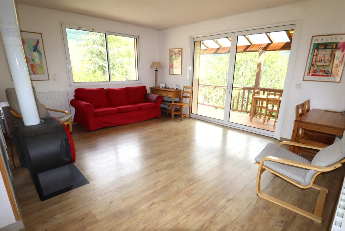 Belle maison de montagne avec jardin à Chaumie, proche stations de ski et sentiers de randonnée 
