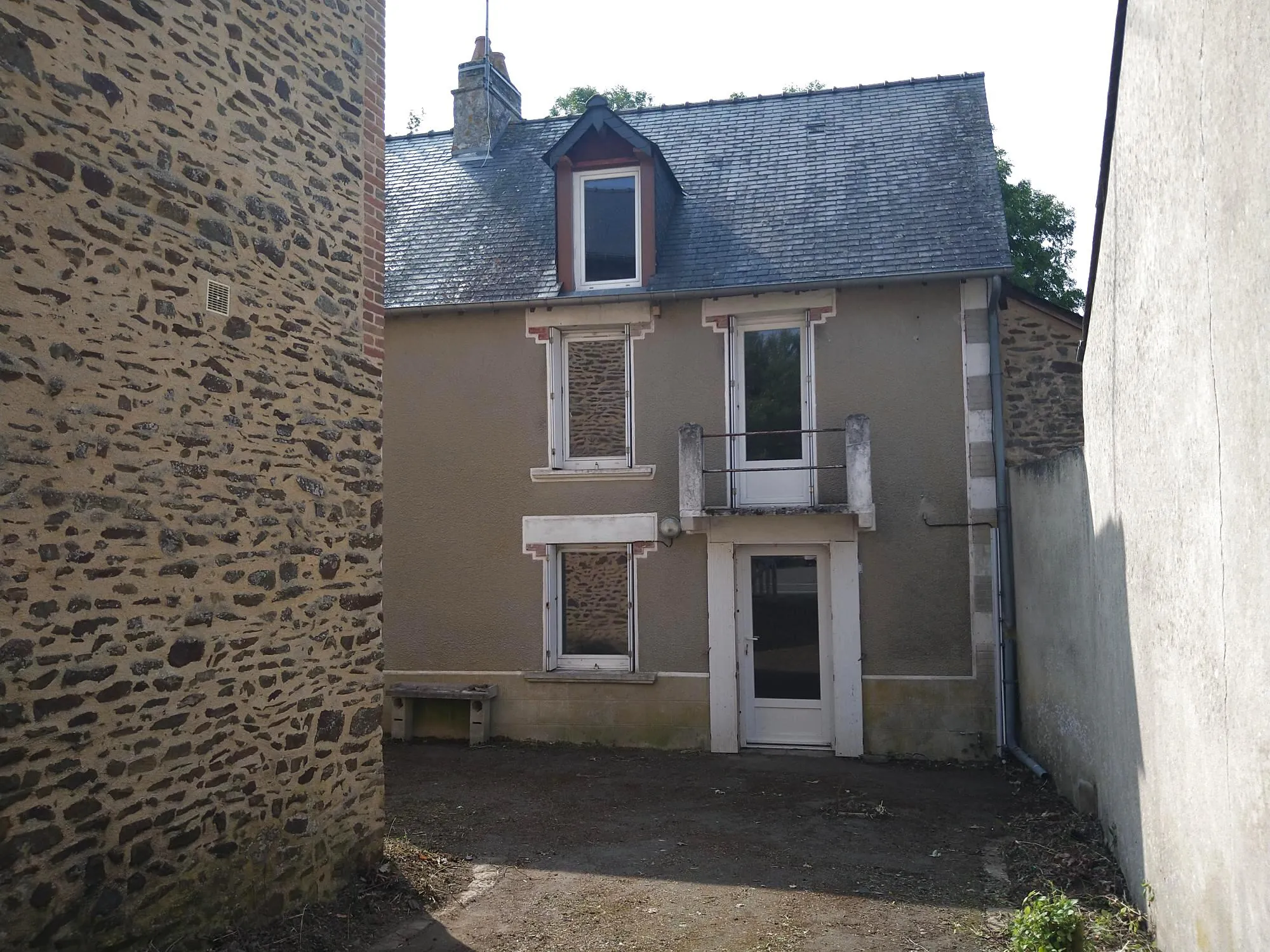 Maison de bourg à rénover de 67 m² à Javron-les-Chapelles 