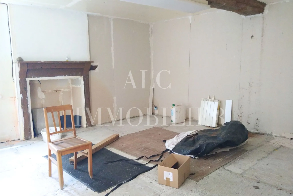 Maison de bourg à rénover de 67 m² à Javron-les-Chapelles 