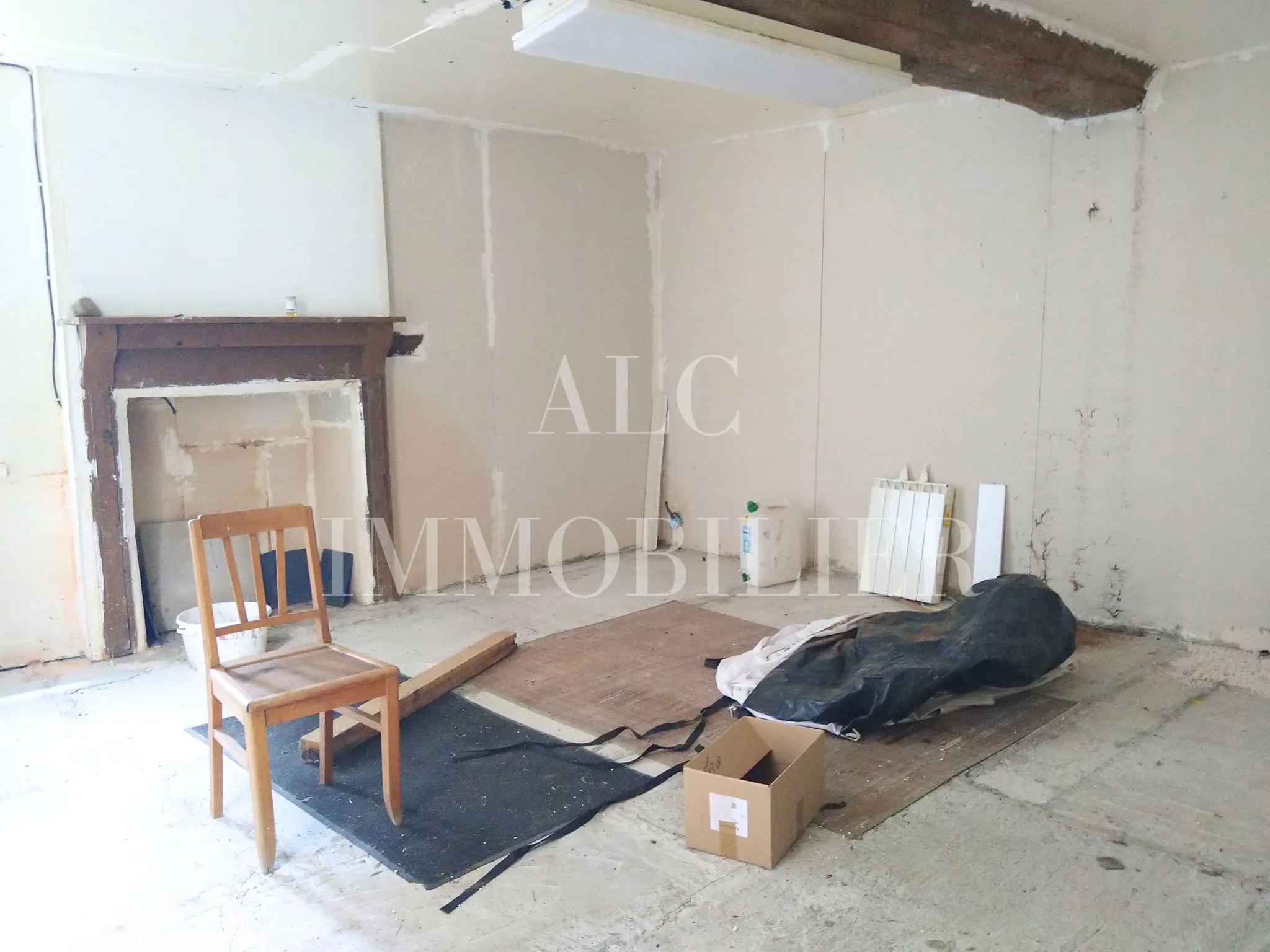 Maison de bourg à rénover de 67 m² à Javron-les-Chapelles 