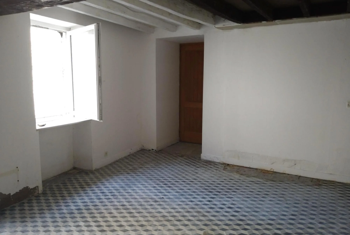 Maison de bourg à rénover de 67 m² à Javron-les-Chapelles 